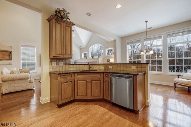 47 Schindler Ct, Franklin Twp., NJ 08873