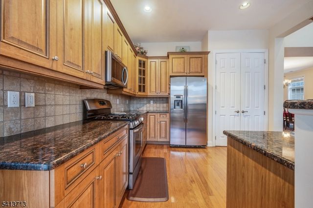 47 Schindler Ct, Franklin Twp., NJ 08873