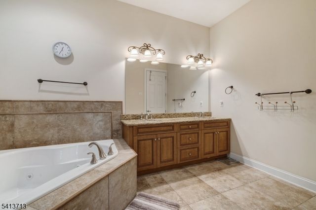 47 Schindler Ct, Franklin Twp., NJ 08873