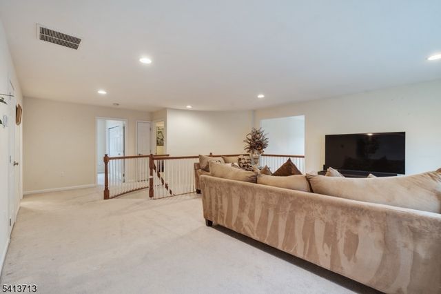 47 Schindler Ct, Franklin Twp., NJ 08873