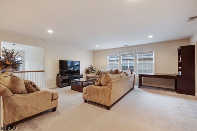 47 Schindler Ct, Franklin Twp., NJ 08873