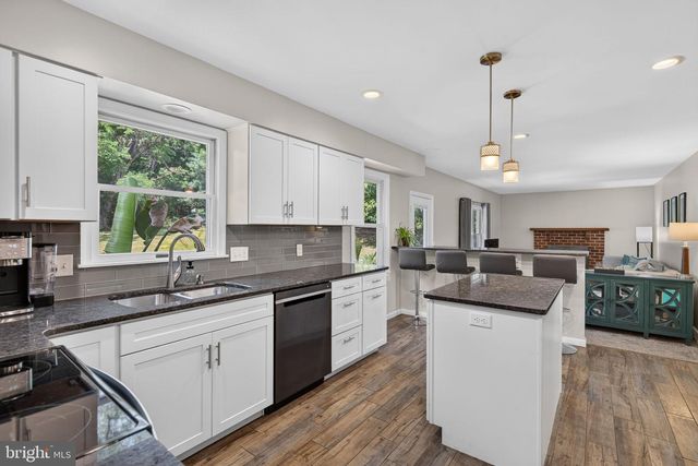 864 HAWTHORN AVE, Mechanicsburg, PA 17055