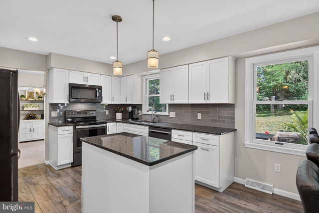864 HAWTHORN AVE, Mechanicsburg, PA 17055