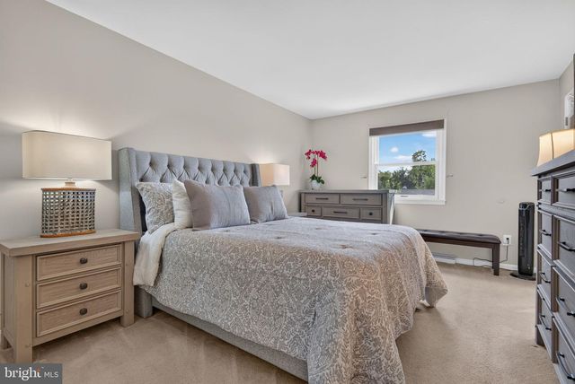 864 HAWTHORN AVE, Mechanicsburg, PA 17055