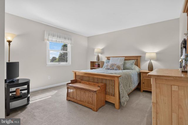 864 HAWTHORN AVE, Mechanicsburg, PA 17055