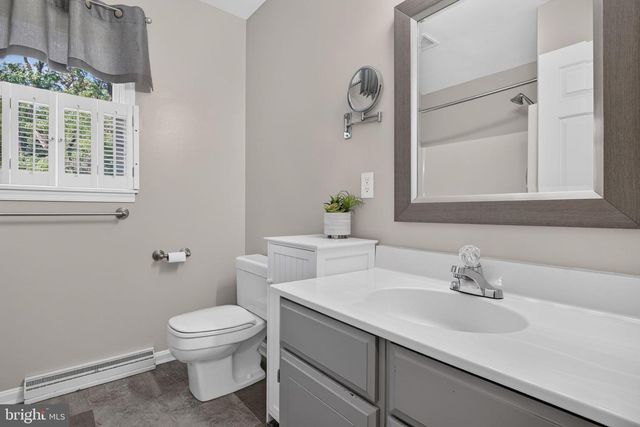 864 HAWTHORN AVE, Mechanicsburg, PA 17055