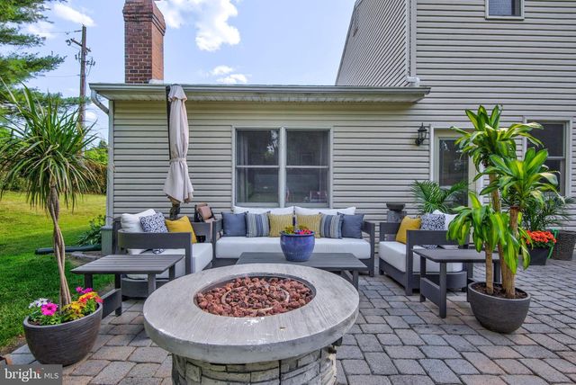 864 HAWTHORN AVE, Mechanicsburg, PA 17055