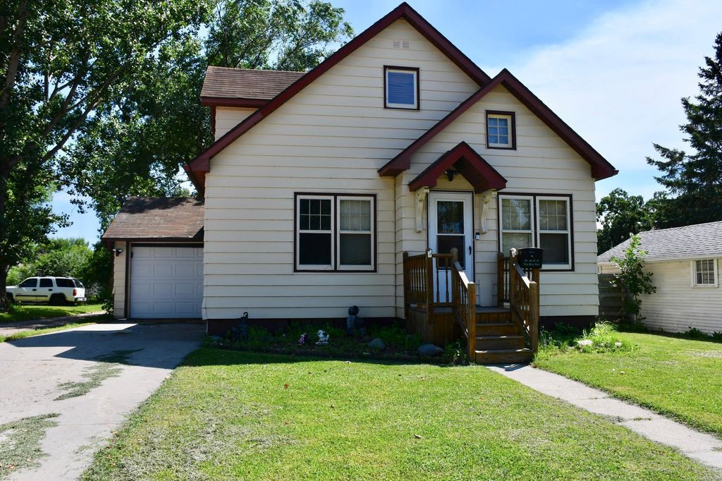 216 6th Street W, Thief River Falls, MN 56701