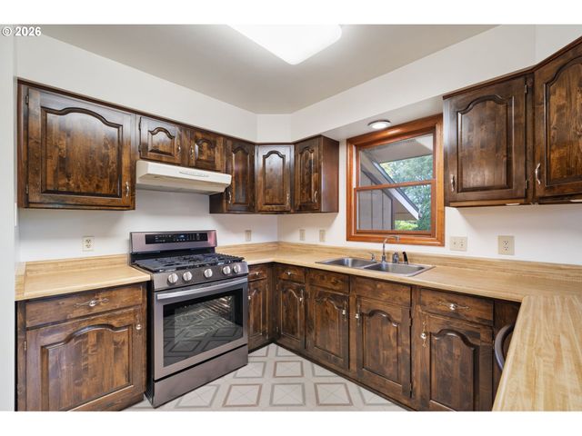 3817 Sw BAIRD St, Portland, OR 97219