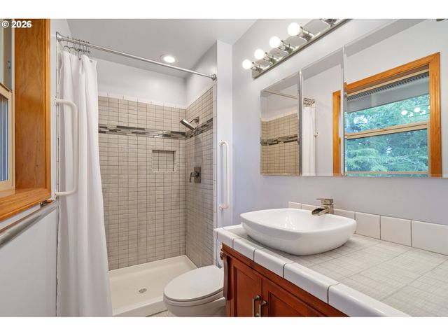 3817 Sw BAIRD St, Portland, OR 97219