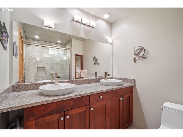 3817 Sw BAIRD St, Portland, OR 97219