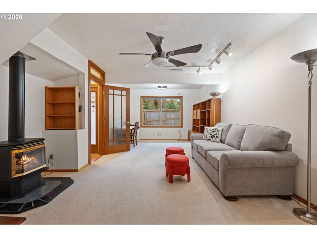 3817 Sw BAIRD St, Portland, OR 97219