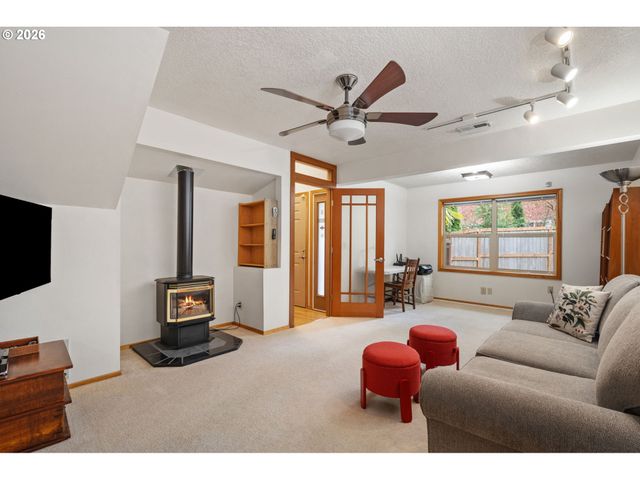 3817 Sw BAIRD St, Portland, OR 97219