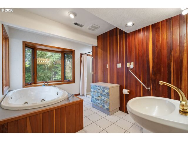 3817 Sw BAIRD St, Portland, OR 97219