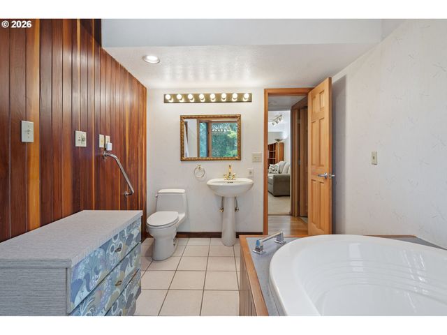 3817 Sw BAIRD St, Portland, OR 97219