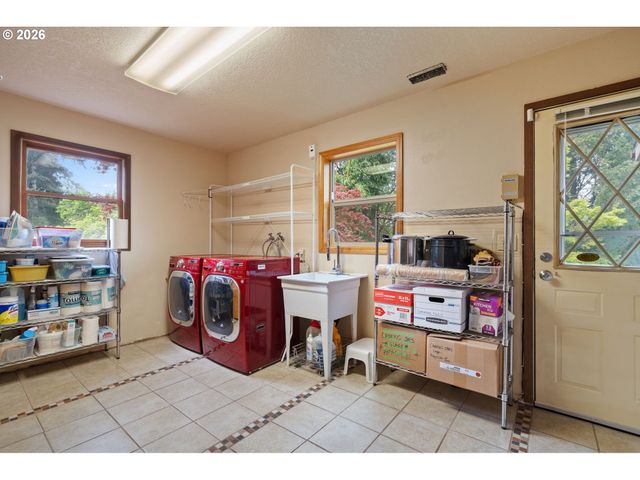 3817 Sw BAIRD St, Portland, OR 97219