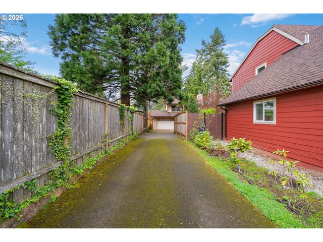 3817 Sw BAIRD St, Portland, OR 97219