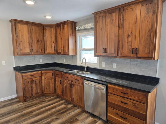 421 West Avenue, Detroit Lakes, MN 56501