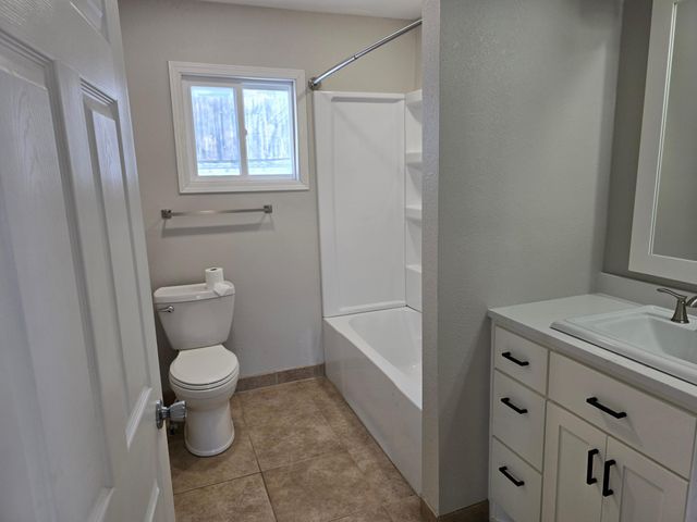 421 West Avenue, Detroit Lakes, MN 56501