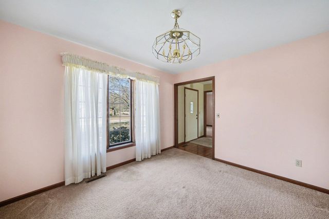 22136 Bee Court, South Bend, IN 46628