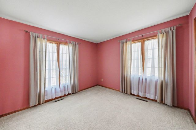 22136 Bee Court, South Bend, IN 46628