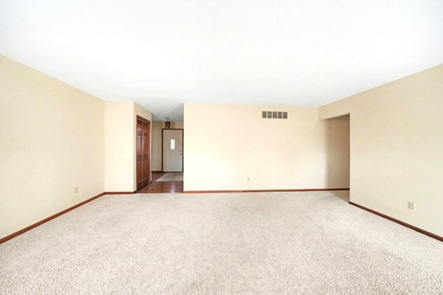 22136 Bee Court, South Bend, IN 46628