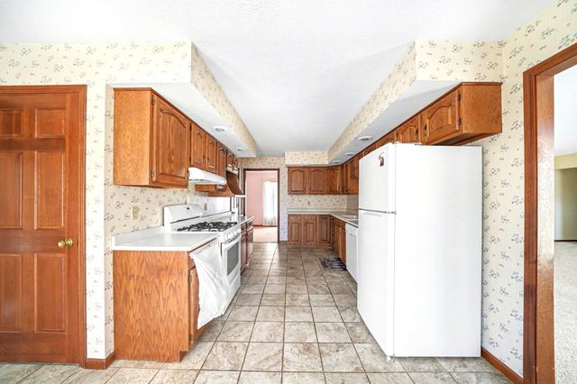 22136 Bee Court, South Bend, IN 46628