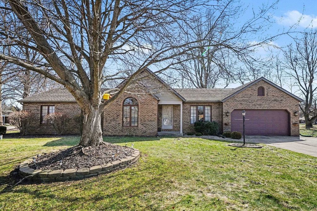 22136 Bee Court, South Bend, IN 46628