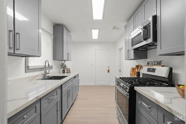 615 Linda Vista Drive, Bakersfield, CA 93308