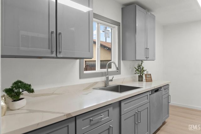 615 Linda Vista Drive, Bakersfield, CA 93308