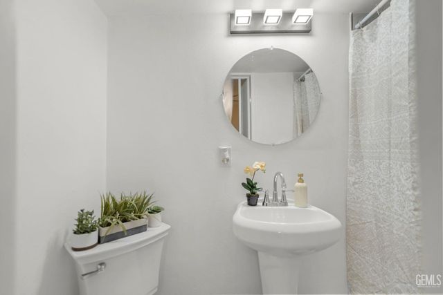 615 Linda Vista Drive, Bakersfield, CA 93308