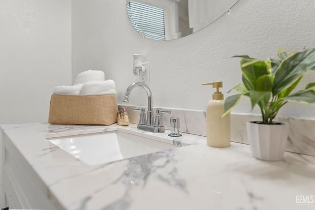 615 Linda Vista Drive, Bakersfield, CA 93308