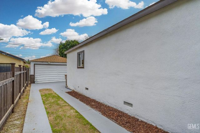 615 Linda Vista Drive, Bakersfield, CA 93308