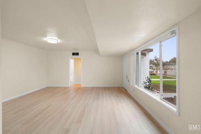 615 Linda Vista Drive, Bakersfield, CA 93308