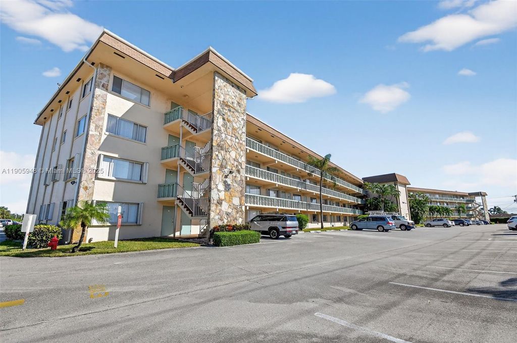 300 S Village Green Cir S 407, Palm Springs, FL 33461