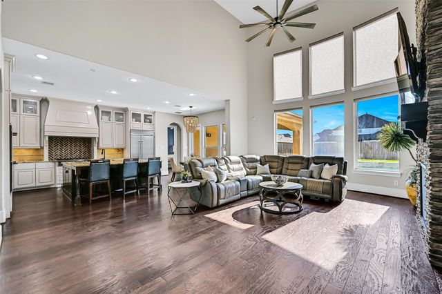 1310 Tamina Pass Lane, Friendswood, TX 77546