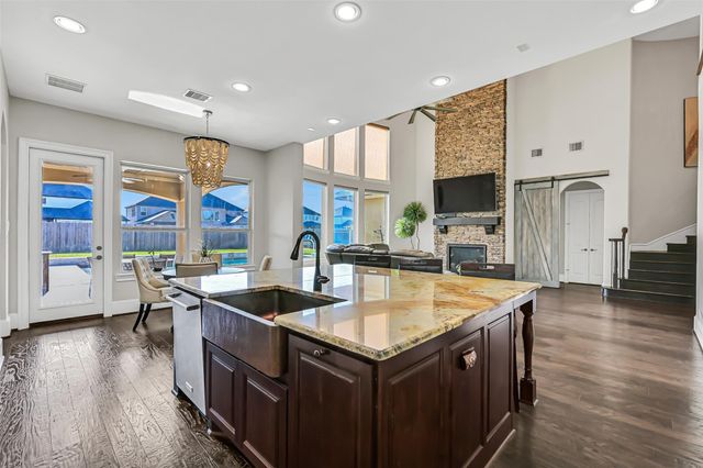 1310 Tamina Pass Lane, Friendswood, TX 77546