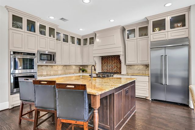 1310 Tamina Pass Lane, Friendswood, TX 77546