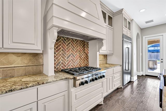 1310 Tamina Pass Lane, Friendswood, TX 77546
