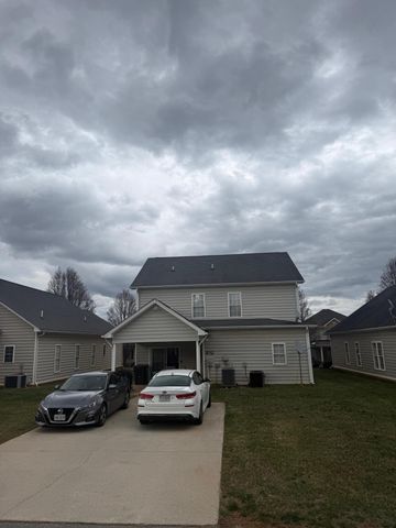 1076 Cranberry CT, Moneta, VA 24121