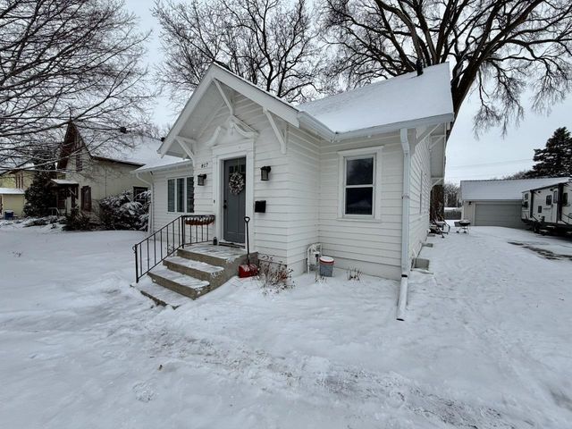 817 W Lincoln Avenue, Fergus Falls, MN 56537
