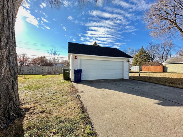 817 W Lincoln Avenue, Fergus Falls, MN 56537