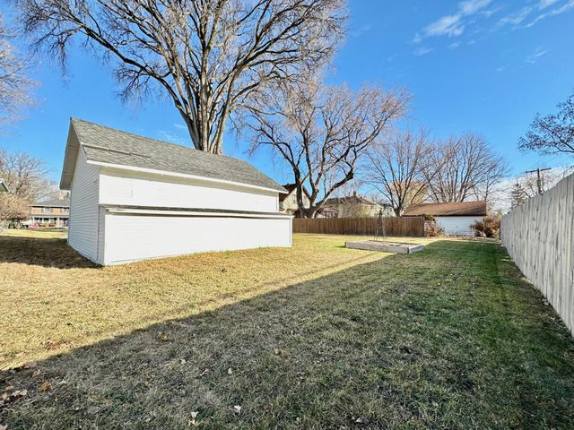 817 W Lincoln Avenue, Fergus Falls, MN 56537