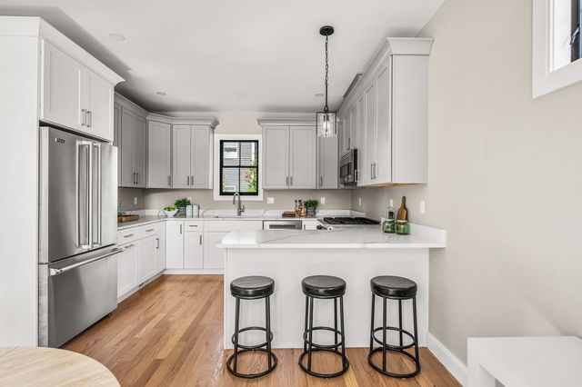 20 R Plain Street, Boston, MA 02122