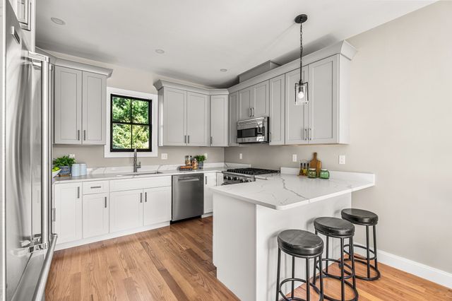 20 R Plain Street, Boston, MA 02122