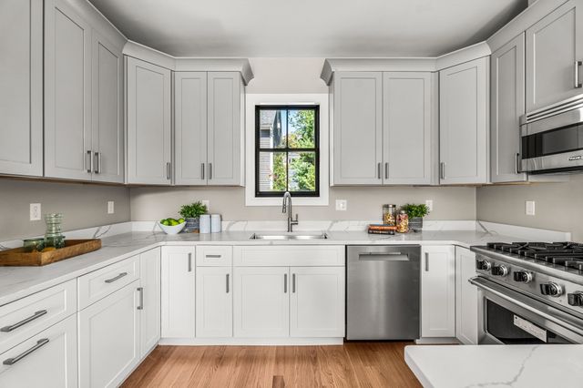 20 R Plain Street, Boston, MA 02122