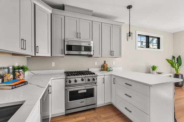 20 R Plain Street, Boston, MA 02122