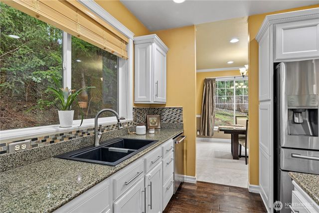 842 208th Ave NE, Sammamish, WA 98074