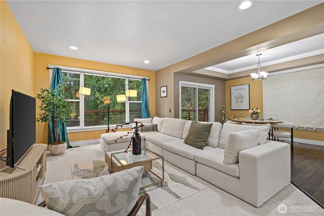 842 208th Ave NE, Sammamish, WA 98074