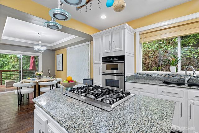 842 208th Ave NE, Sammamish, WA 98074